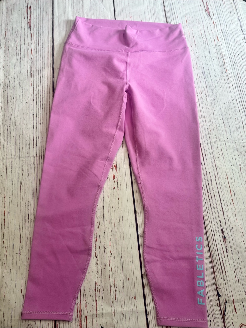 NWT Fabletics PowerHold High Waisted Pink Capri Leggings Women’s Large Yoga Gym
